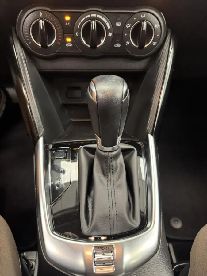 1.5i Skyactiv-G Automaat-Navigatie-Cr.contr-Clima-Carplay-Parkeersensoren-Stoelverwarming-LED-Lm15''velgen