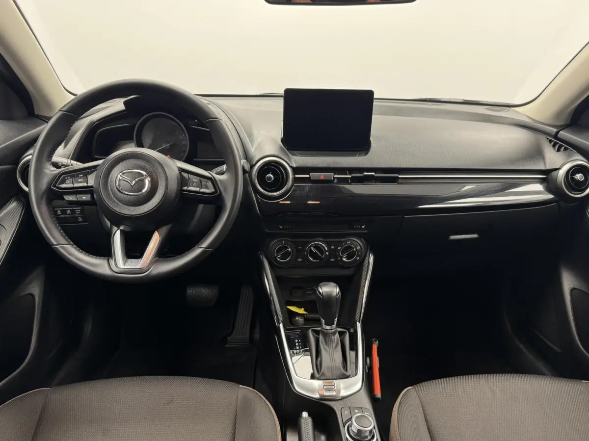 1.5i Skyactiv-G Automaat-Navigatie-Cr.contr-Clima-Carplay-Parkeersensoren-Stoelverwarming-LED-Lm15''velgen