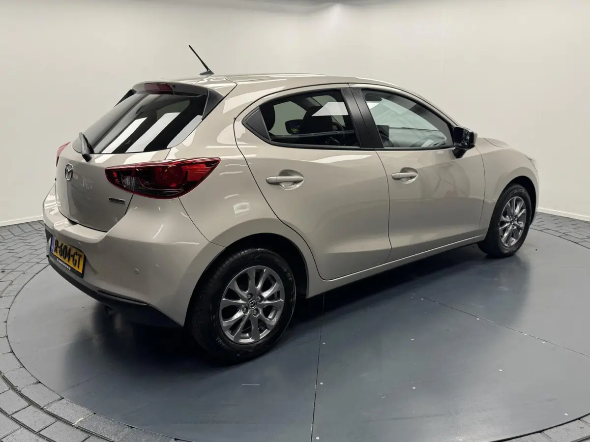 1.5i Skyactiv-G Automaat-Navigatie-Cr.contr-Clima-Carplay-Parkeersensoren-Stoelverwarming-LED-Lm15''velgen