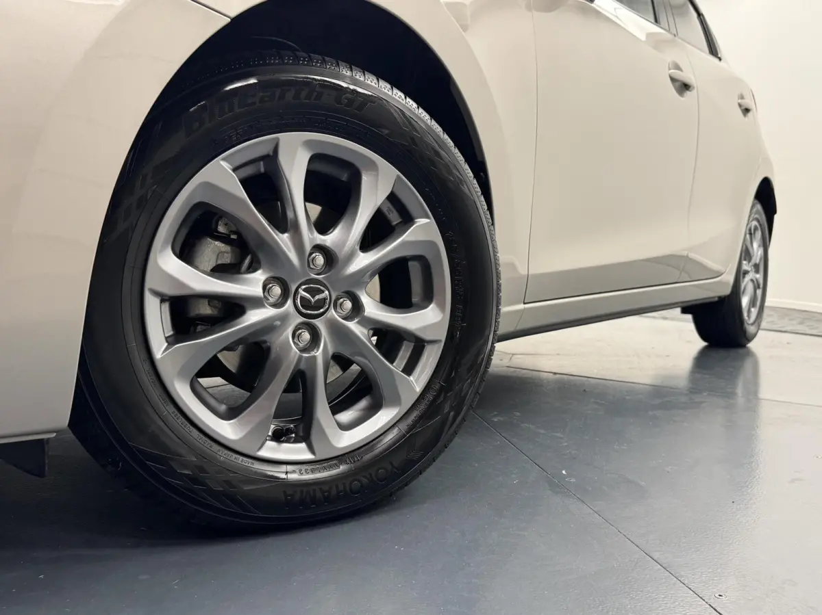 1.5i Skyactiv-G Automaat-Navigatie-Cr.contr-Clima-Carplay-Parkeersensoren-Stoelverwarming-LED-Lm15''velgen