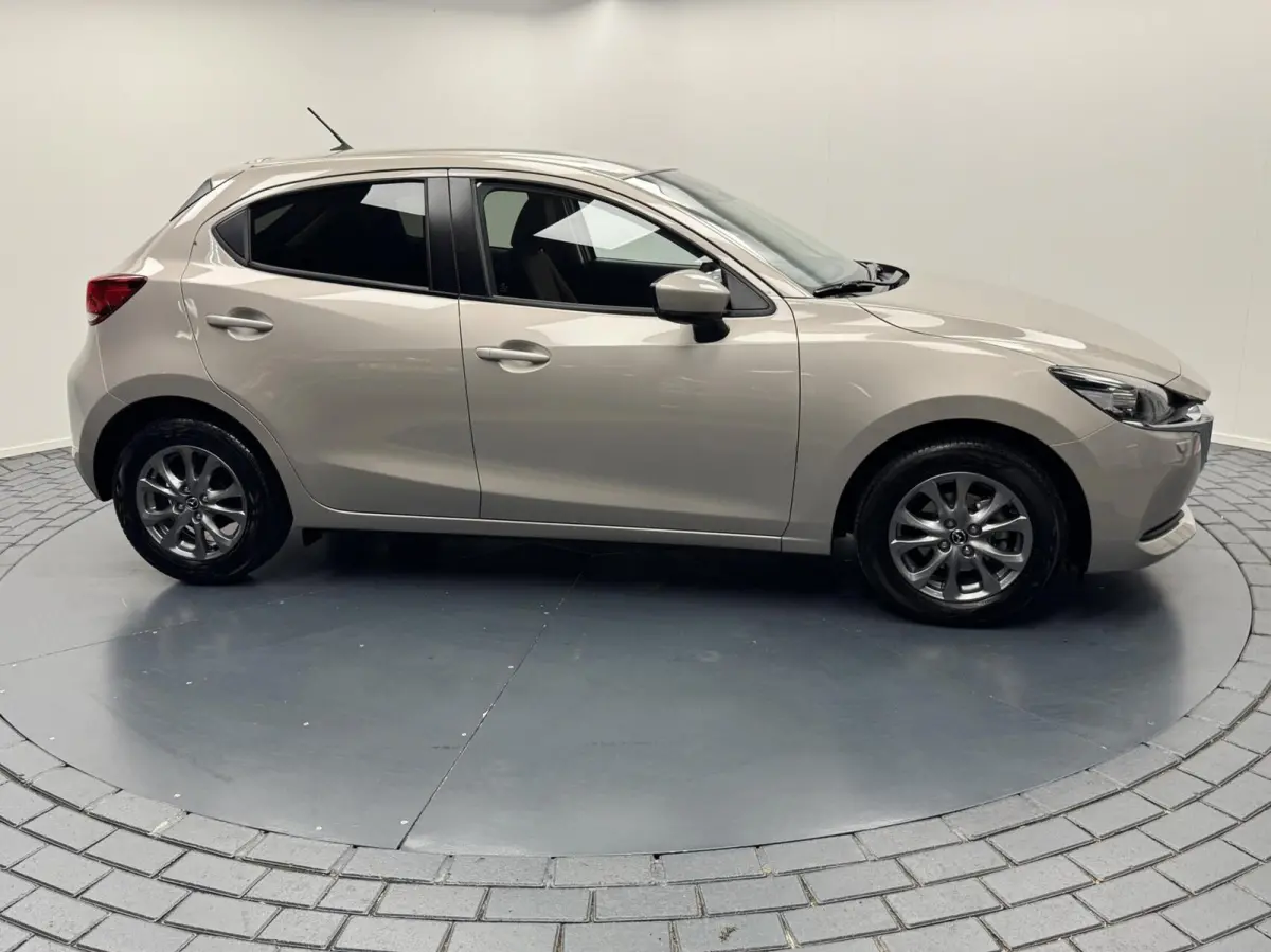 1.5i Skyactiv-G Automaat-Navigatie-Cr.contr-Clima-Carplay-Parkeersensoren-Stoelverwarming-LED-Lm15''velgen