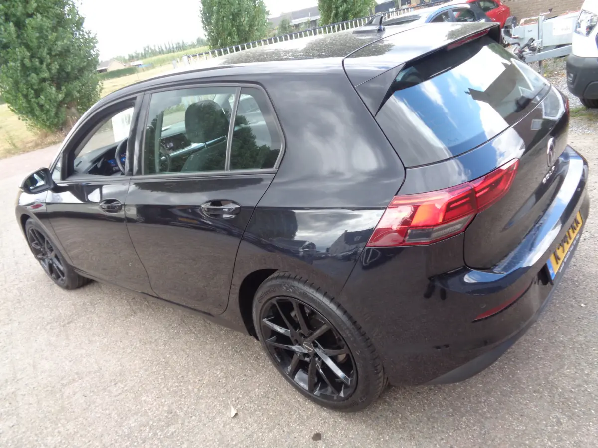 1.0 TSI Ecc, Cruise, PDC v+a, LM velgen 18 inch zwart, Carplay/android, Digidash