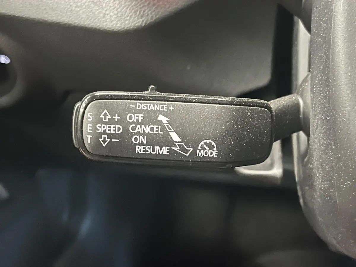 1.0 TSI Monte Carlo Panoramadak Wegklapbare trekhaak Navigatie Apple Carplay Android Auto Camera Parkeerhulp Adaptive Cruise Control Stoel- en stuurverwarming Virtual Cockpit Full Led Climat