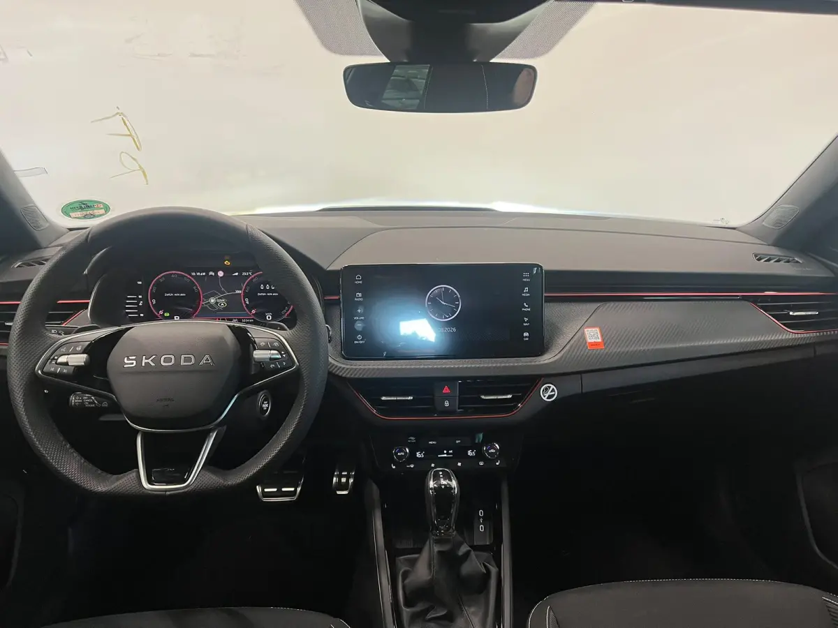 1.0 TSI Monte Carlo Panoramadak Wegklapbare trekhaak Navigatie Apple Carplay Android Auto Camera Parkeerhulp Adaptive Cruise Control Stoel- en stuurverwarming Virtual Cockpit Full Led Climat