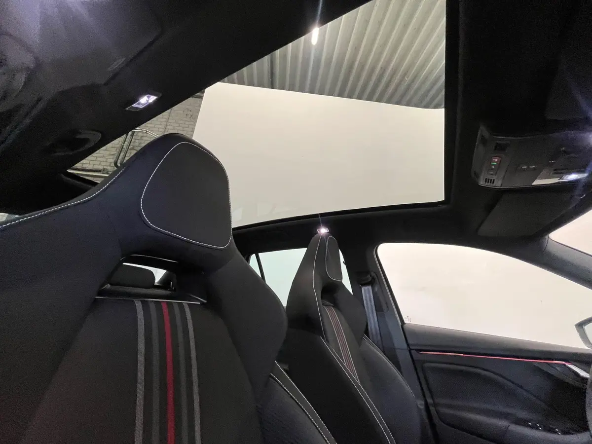 1.0 TSI Monte Carlo Panoramadak Wegklapbare trekhaak Navigatie Apple Carplay Android Auto Camera Parkeerhulp Adaptive Cruise Control Stoel- en stuurverwarming Virtual Cockpit Full Led Climat