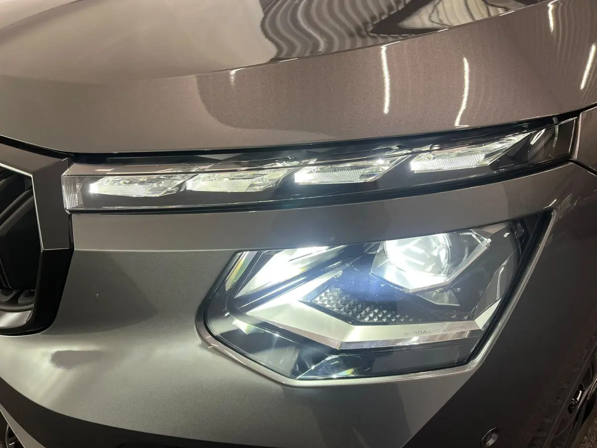 1.0 TSI Monte Carlo Panoramadak Wegklapbare trekhaak Navigatie Apple Carplay Android Auto Camera Parkeerhulp Adaptive Cruise Control Stoel- en stuurverwarming Virtual Cockpit Full Led Climat