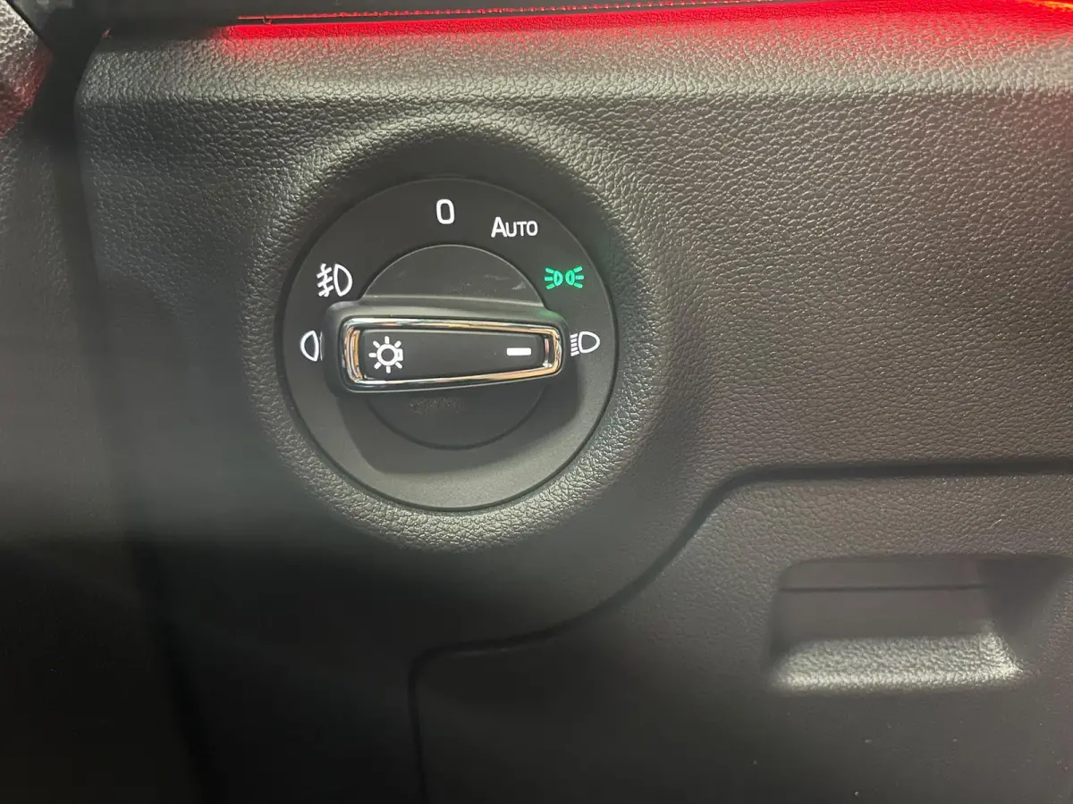 1.0 TSI Monte Carlo Panoramadak Wegklapbare trekhaak Navigatie Apple Carplay Android Auto Camera Parkeerhulp Adaptive Cruise Control Stoel- en stuurverwarming Virtual Cockpit Full Led Climat