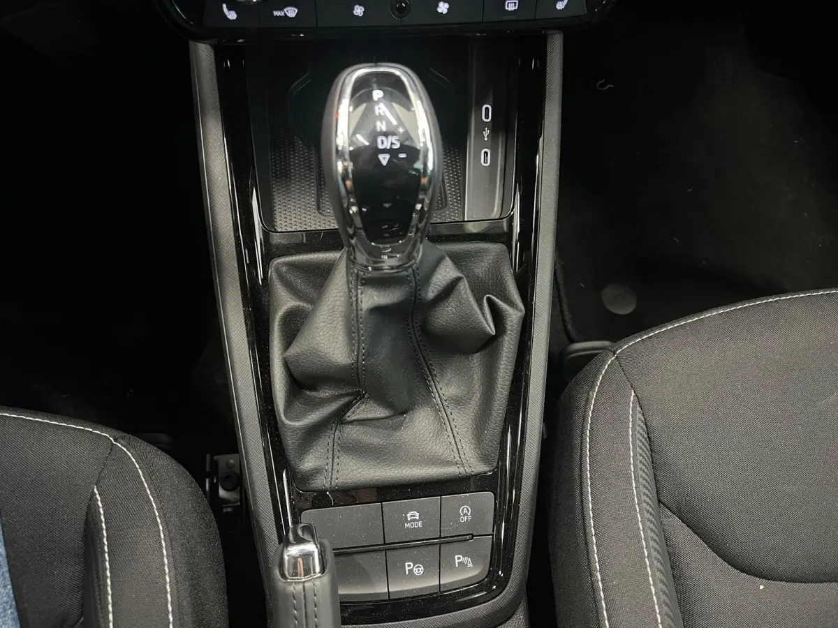1.0 TSI Monte Carlo Panoramadak Wegklapbare trekhaak Navigatie Apple Carplay Android Auto Camera Parkeerhulp Adaptive Cruise Control Stoel- en stuurverwarming Virtual Cockpit Full Led Climat