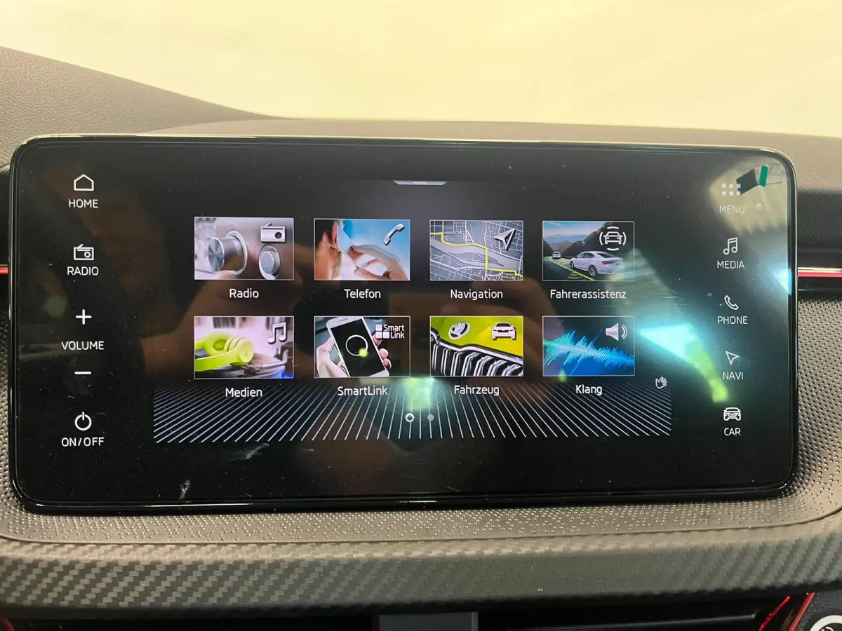 1.0 TSI Monte Carlo Panoramadak Wegklapbare trekhaak Navigatie Apple Carplay Android Auto Camera Parkeerhulp Adaptive Cruise Control Stoel- en stuurverwarming Virtual Cockpit Full Led Climat