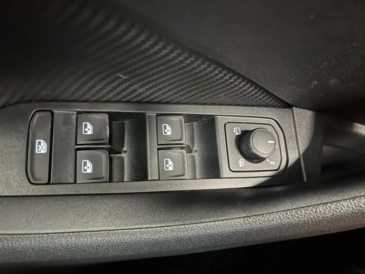 1.0 TSI Monte Carlo Panoramadak Wegklapbare trekhaak Navigatie Apple Carplay Android Auto Camera Parkeerhulp Adaptive Cruise Control Stoel- en stuurverwarming Virtual Cockpit Full Led Climat