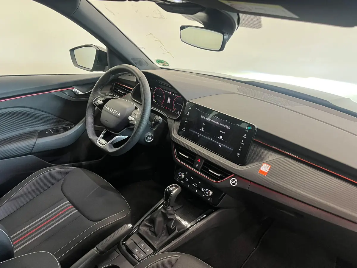 1.0 TSI Monte Carlo Panoramadak Wegklapbare trekhaak Navigatie Apple Carplay Android Auto Camera Parkeerhulp Adaptive Cruise Control Stoel- en stuurverwarming Virtual Cockpit Full Led Climat