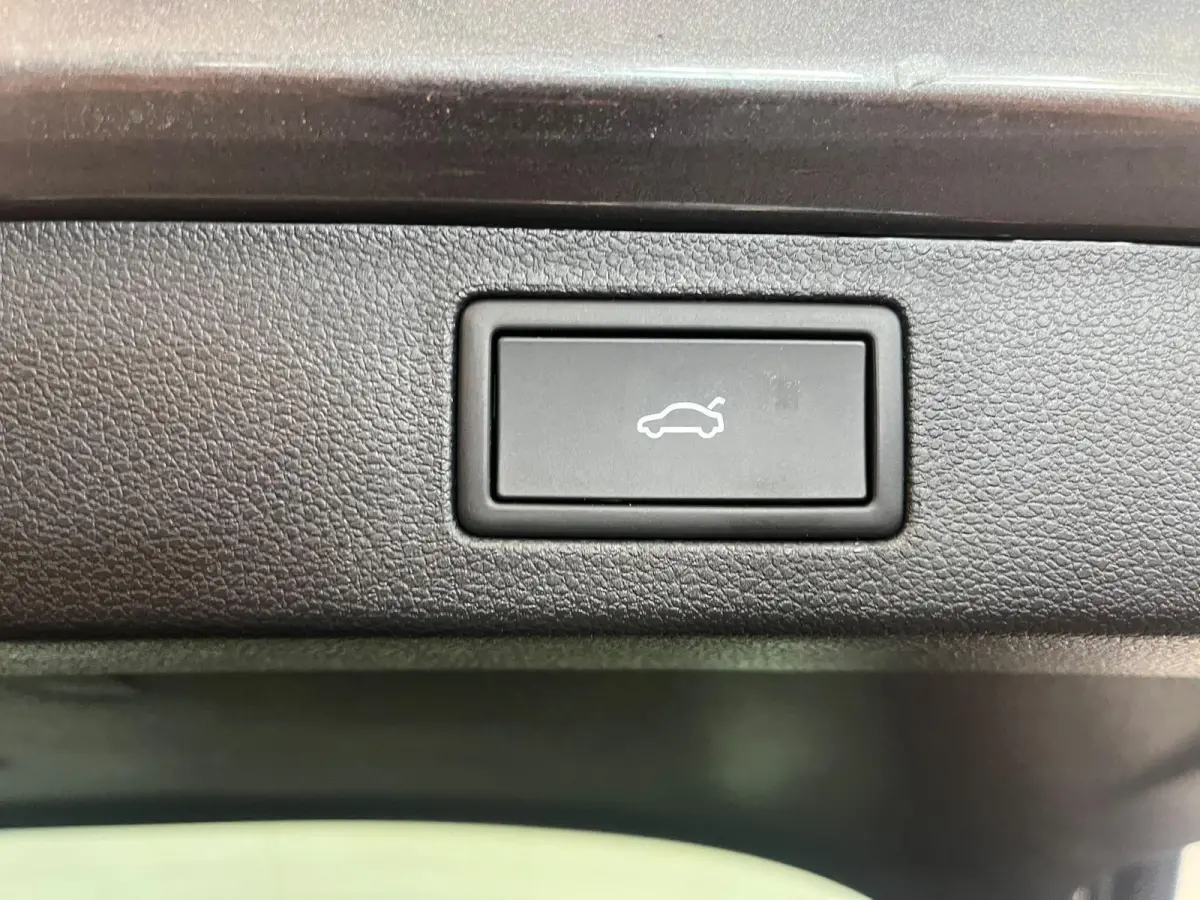 1.0 TSI Monte Carlo Panoramadak Wegklapbare trekhaak Navigatie Apple Carplay Android Auto Camera Parkeerhulp Adaptive Cruise Control Stoel- en stuurverwarming Virtual Cockpit Full Led Climat