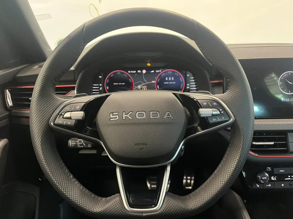 1.0 TSI Monte Carlo Panoramadak Wegklapbare trekhaak Navigatie Apple Carplay Android Auto Camera Parkeerhulp Adaptive Cruise Control Stoel- en stuurverwarming Virtual Cockpit Full Led Climat