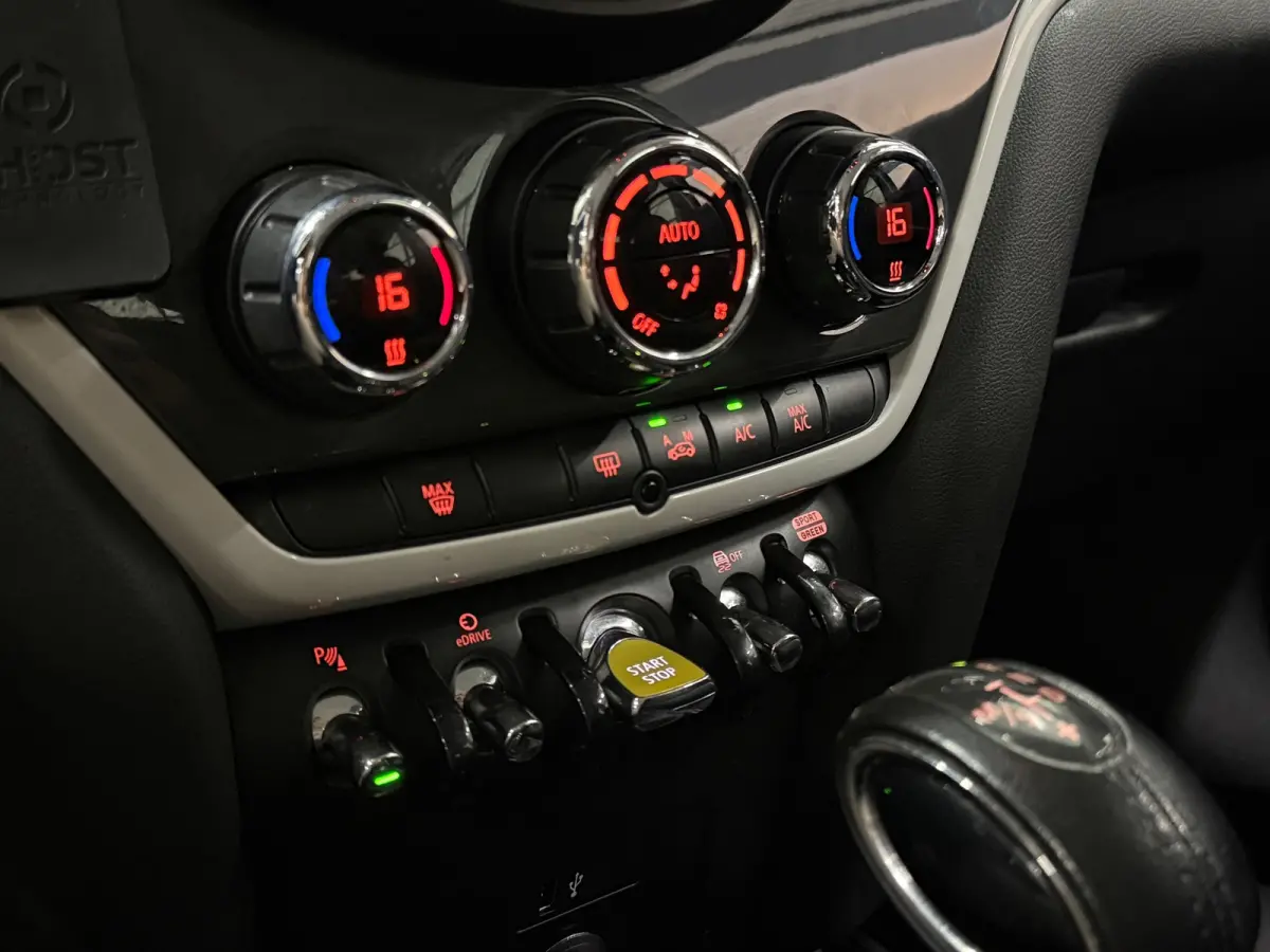 Cooper ALL4 AUT SOH 94,8 | 224pk | PHEV | Midnight Black Metallic | Navi | Park Assist
