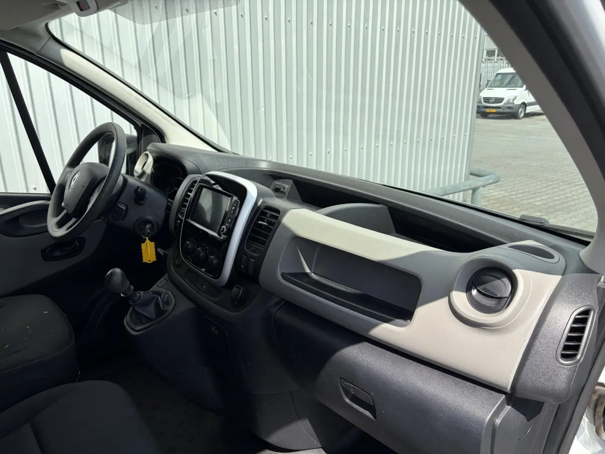 1.6 dCi T27 L1H1*A/C*CRUISE*HAAK*3-P*NAVI*TEL*PDC*