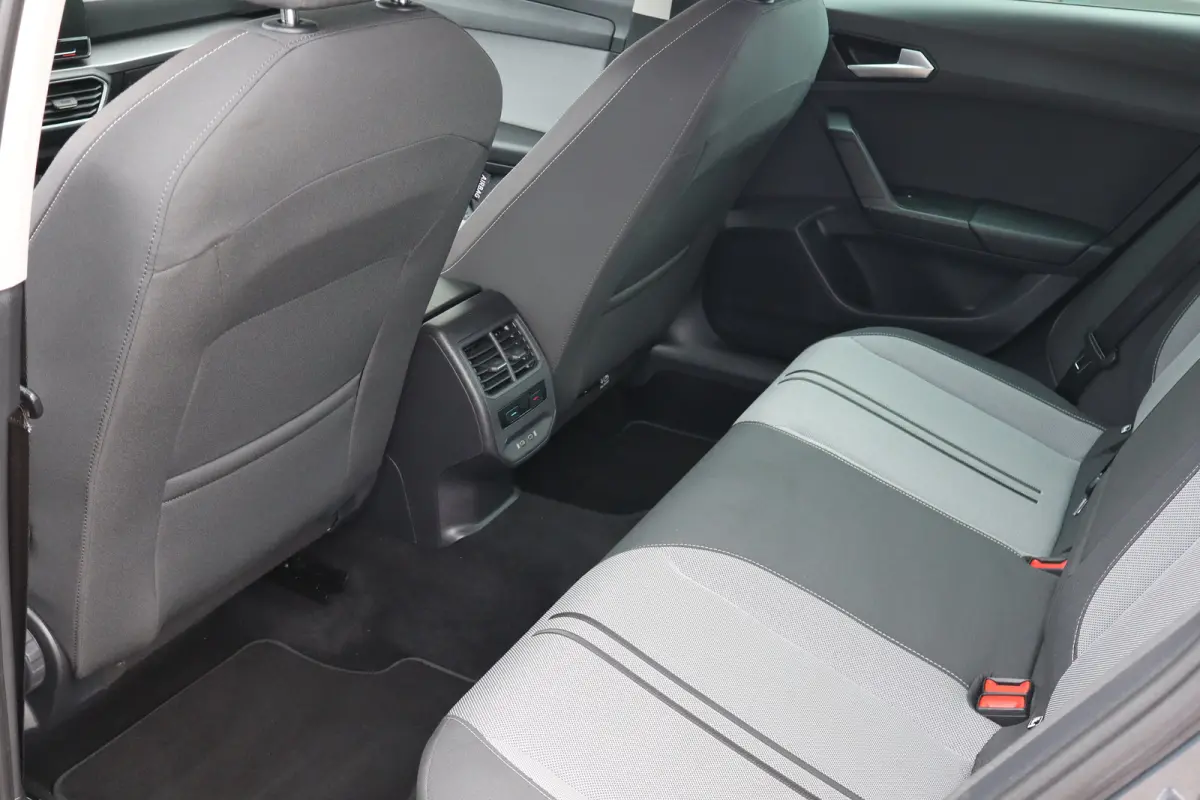 1.5 TSI Style Business Intense 130PK | Achteruitrijcamera | Airco (automatisch) | Apple Carplay/Android Auto|telefoonintegratie premium