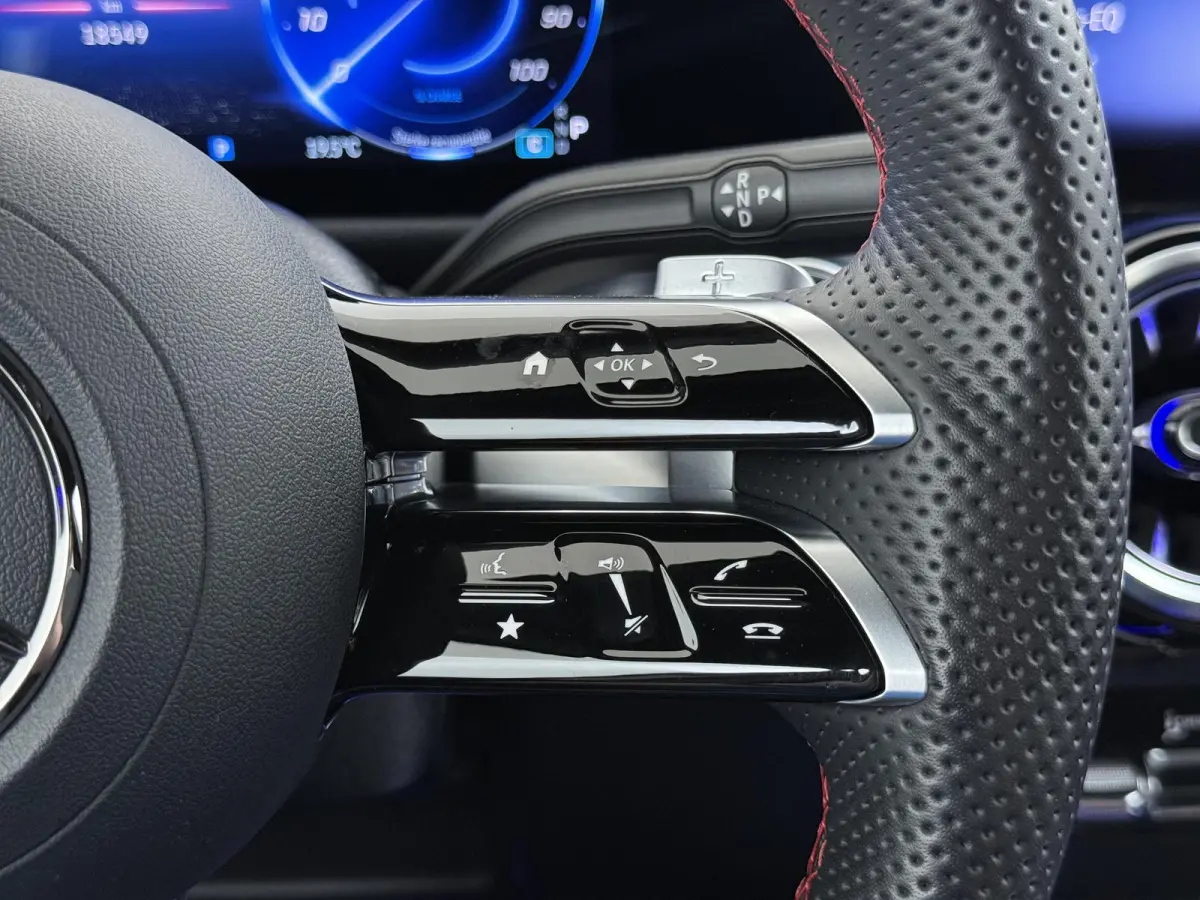EQB 300 4Matic AMG NIEUW MODEL | SOH 100% | NIGHT PAKKET | 7-PERSOONS | ACHTERUITRIJCAMERA | ADAPTIVE CRUISE CONTROL | ELEKTRISCHE ACHTERKLEP | STUUR- & STOELVERWARMING | AMBIENT LIGHTING | 