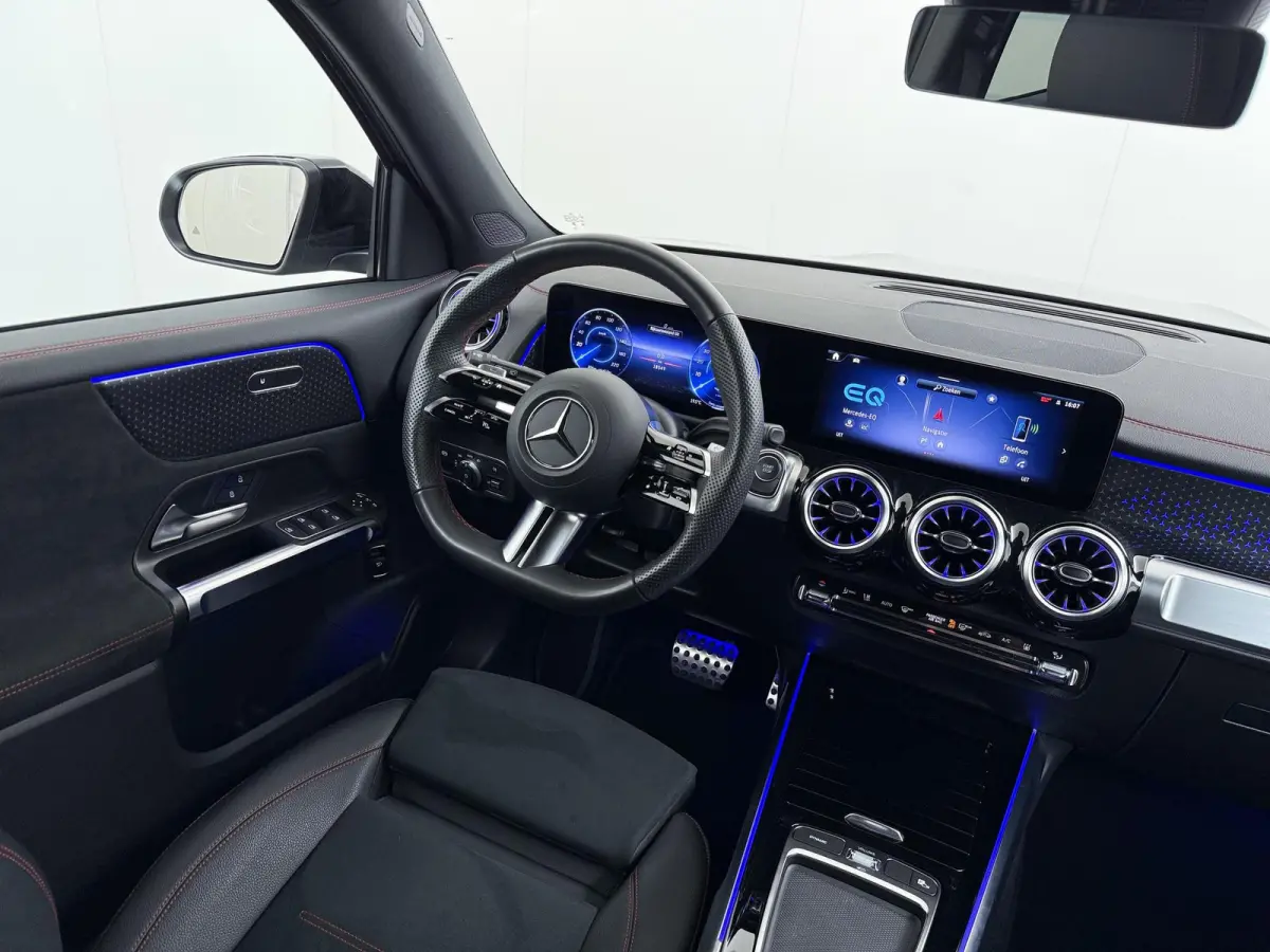 EQB 300 4Matic AMG NIEUW MODEL | SOH 100% | NIGHT PAKKET | 7-PERSOONS | ACHTERUITRIJCAMERA | ADAPTIVE CRUISE CONTROL | ELEKTRISCHE ACHTERKLEP | STUUR- & STOELVERWARMING | AMBIENT LIGHTING | 