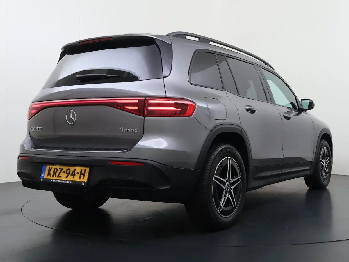 EQB 300 4Matic AMG NIEUW MODEL | SOH 100% | NIGHT PAKKET | 7-PERSOONS | ACHTERUITRIJCAMERA | ADAPTIVE CRUISE CONTROL | ELEKTRISCHE ACHTERKLEP | STUUR- & STOELVERWARMING | AMBIENT LIGHTING | 