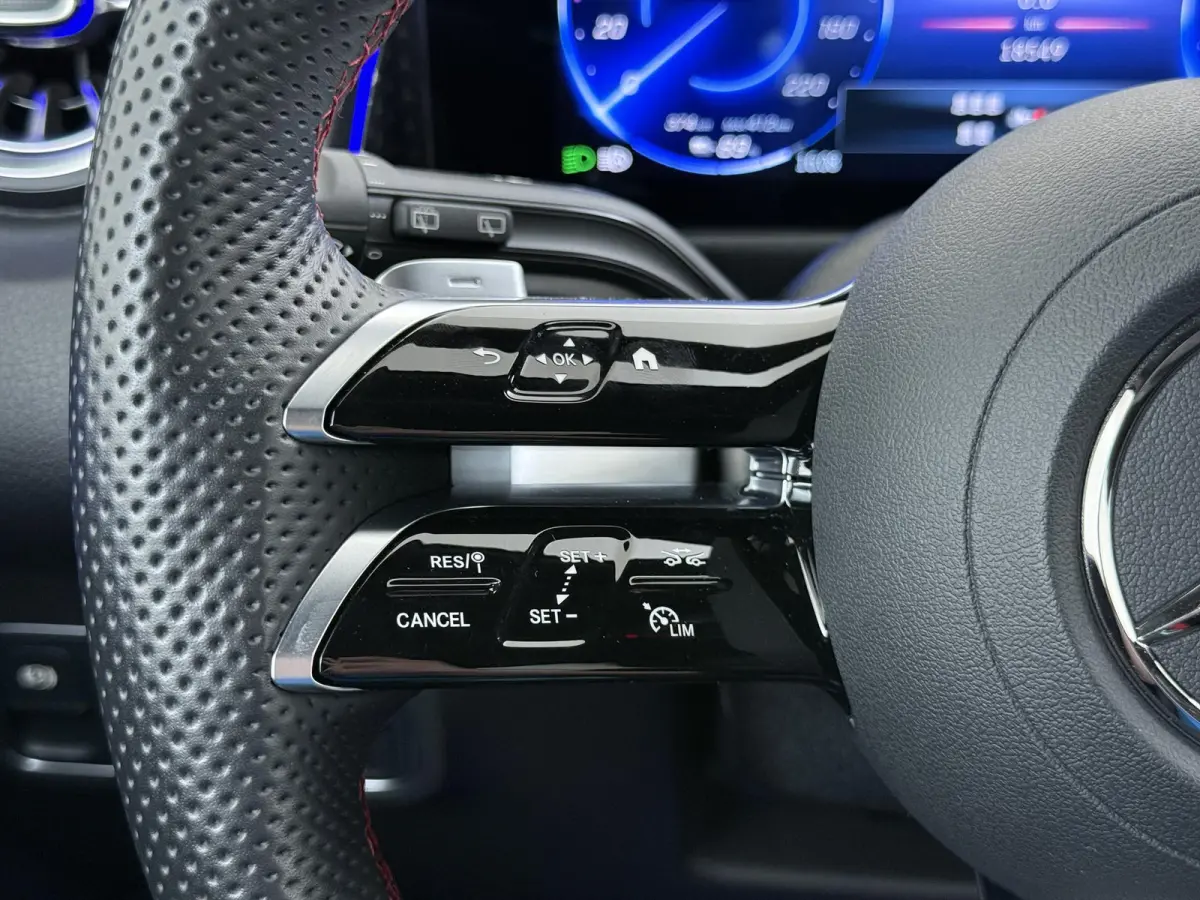 EQB 300 4Matic AMG NIEUW MODEL | SOH 100% | NIGHT PAKKET | 7-PERSOONS | ACHTERUITRIJCAMERA | ADAPTIVE CRUISE CONTROL | ELEKTRISCHE ACHTERKLEP | STUUR- & STOELVERWARMING | AMBIENT LIGHTING | 