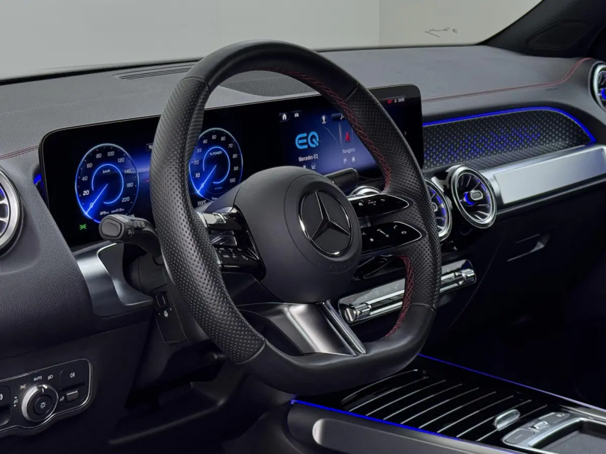 EQB 300 4Matic AMG NIEUW MODEL | SOH 100% | NIGHT PAKKET | 7-PERSOONS | ACHTERUITRIJCAMERA | ADAPTIVE CRUISE CONTROL | ELEKTRISCHE ACHTERKLEP | STUUR- & STOELVERWARMING | AMBIENT LIGHTING | 