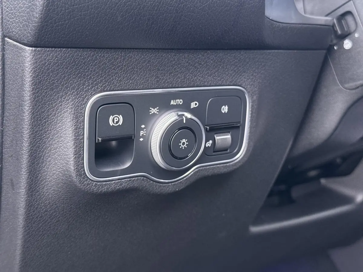 EQB 300 4Matic AMG NIEUW MODEL | SOH 100% | NIGHT PAKKET | 7-PERSOONS | ACHTERUITRIJCAMERA | ADAPTIVE CRUISE CONTROL | ELEKTRISCHE ACHTERKLEP | STUUR- & STOELVERWARMING | AMBIENT LIGHTING | 