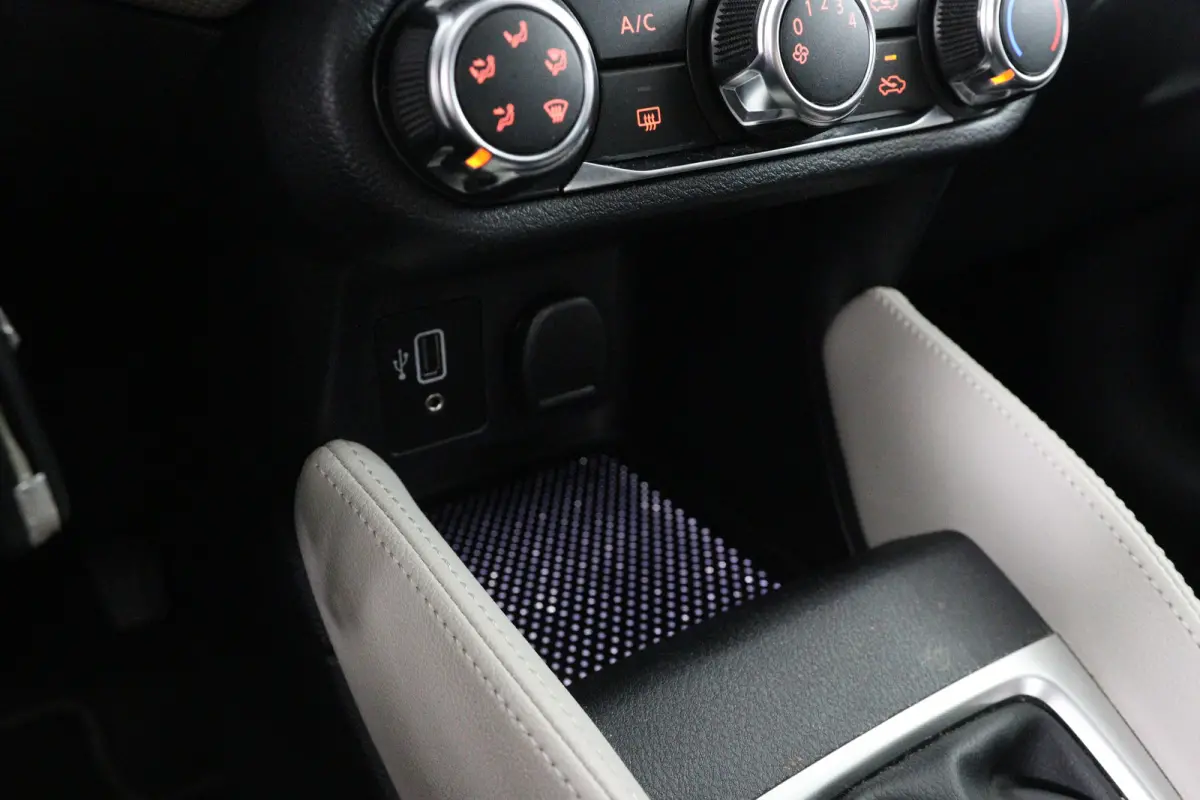 1.0 IG-T N-Connecta | Dealer Onderhouden! | Trekhaak | Navi | Airco | Camera | Cruise | DAB | Lichtmetalen Velgen