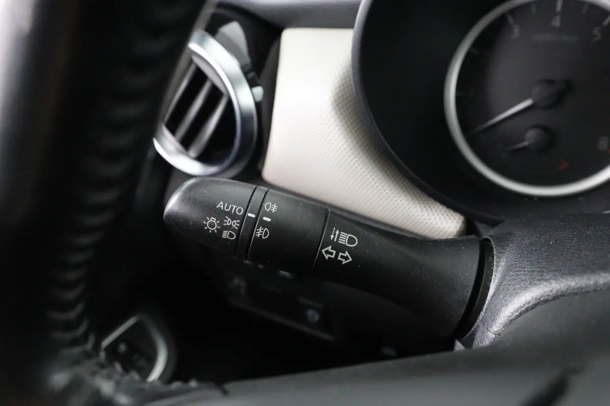 1.0 IG-T N-Connecta | Dealer Onderhouden! | Trekhaak | Navi | Airco | Camera | Cruise | DAB | Lichtmetalen Velgen