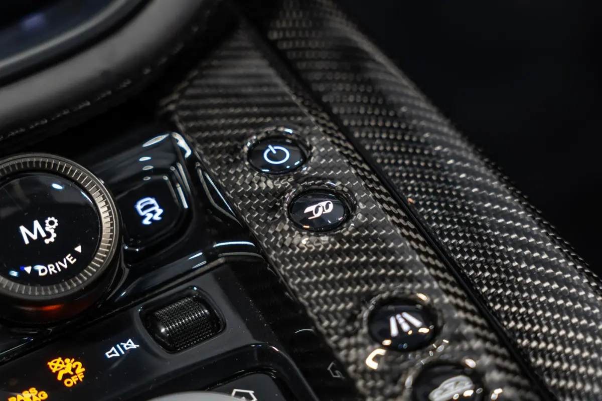 4.0 V8 707 NL Auto | Keramisch | Carbon l Dealer Onderhouden | 2 Jaar Dealer garantie mogelijk