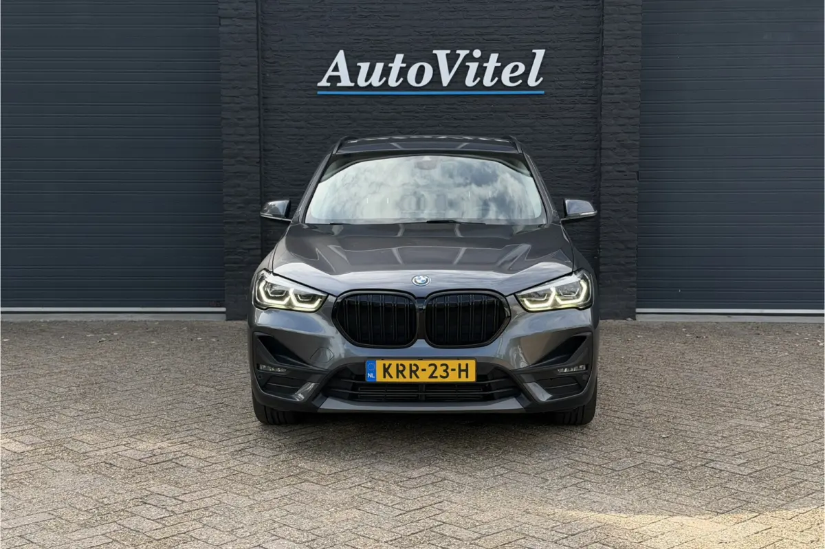 xDrive25e | Camera | Head-Up | Groot NAVI | Stoelverwarming | Elektrische Klep | 35X op voorraad