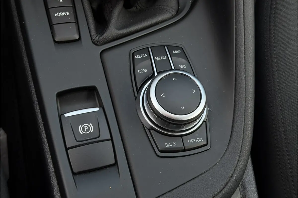 xDrive25e | Camera | Head-Up | Groot NAVI | Stoelverwarming | Elektrische Klep | 35X op voorraad