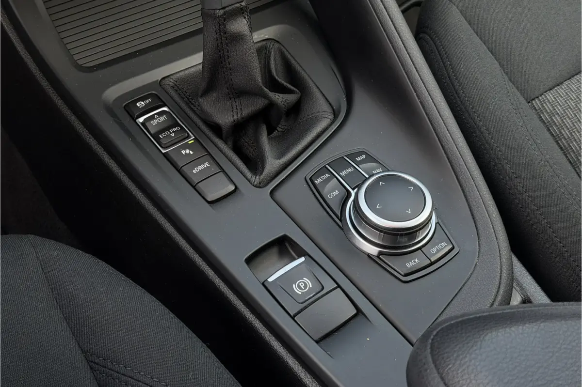xDrive25e | Camera | Head-Up | Groot NAVI | Stoelverwarming | Elektrische Klep | 35X op voorraad