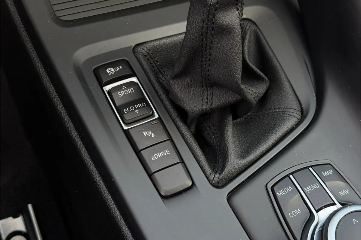 xDrive25e | Camera | Head-Up | Groot NAVI | Stoelverwarming | Elektrische Klep | 35X op voorraad