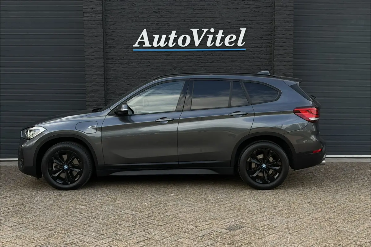 xDrive25e | Camera | Head-Up | Groot NAVI | Stoelverwarming | Elektrische Klep | 35X op voorraad
