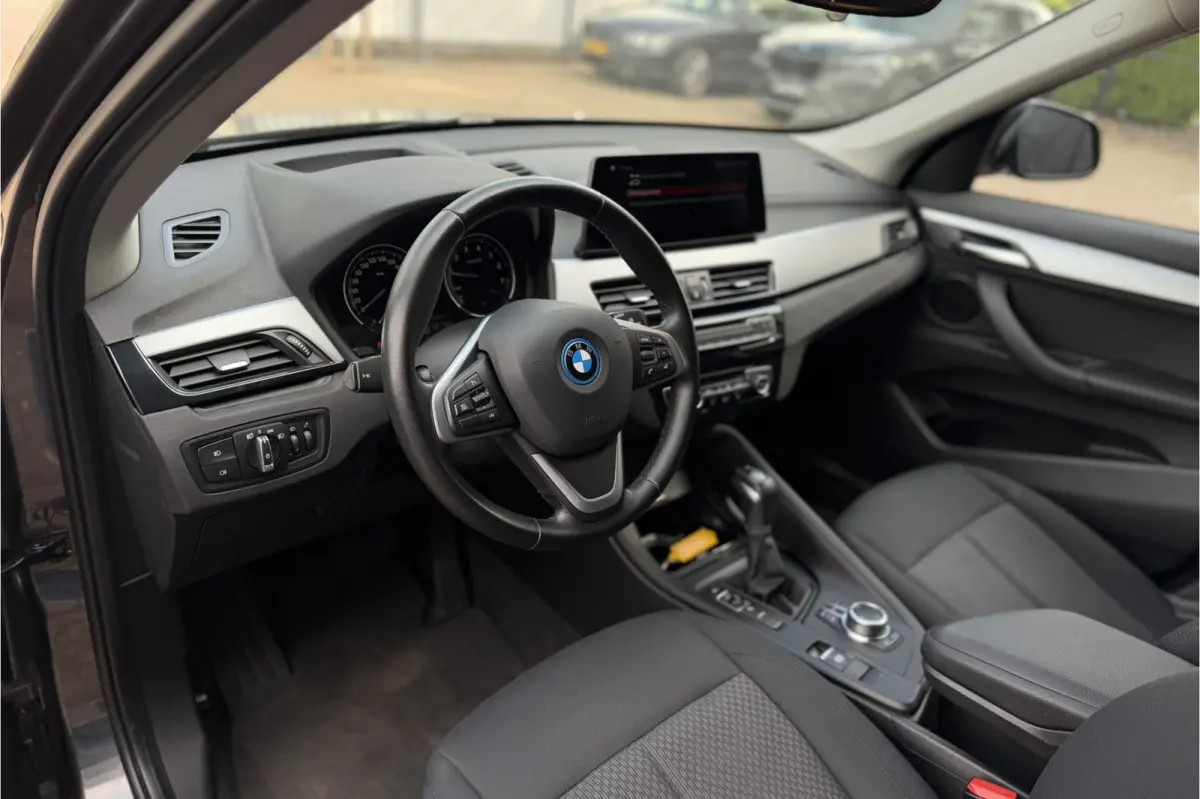 xDrive25e | Camera | Head-Up | Groot NAVI | Stoelverwarming | Elektrische Klep | 35X op voorraad