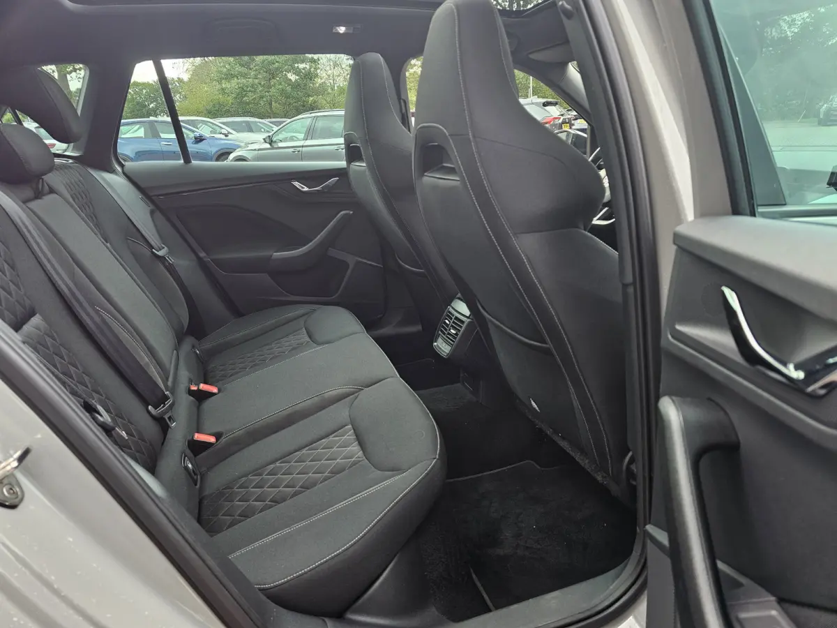1.5 TSI ACT Sport Business | Automaat | Pano | Trekhaak | Black pack | Elek. achterklep | App-connect | Lane Assist | Sunset |