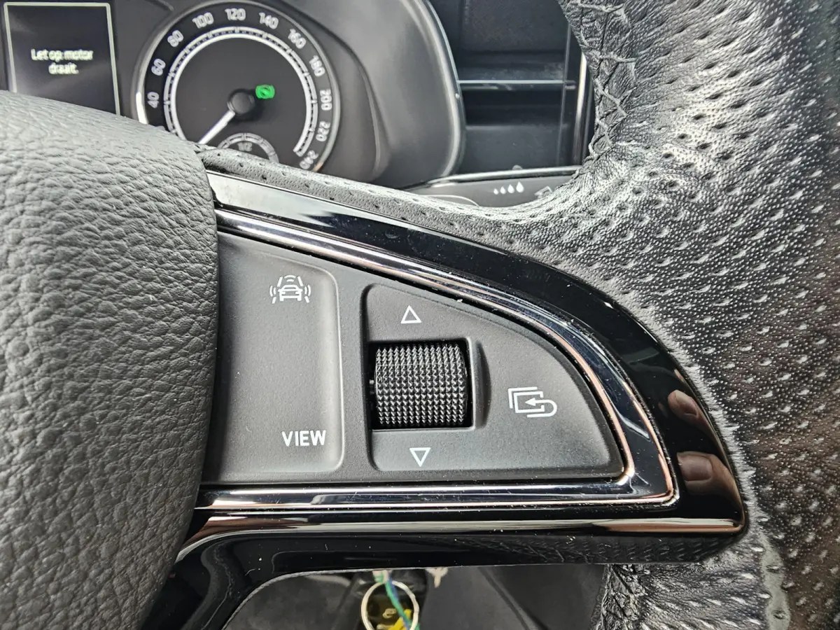 1.5 TSI ACT Sport Business | Automaat | Pano | Trekhaak | Black pack | Elek. achterklep | App-connect | Lane Assist | Sunset |