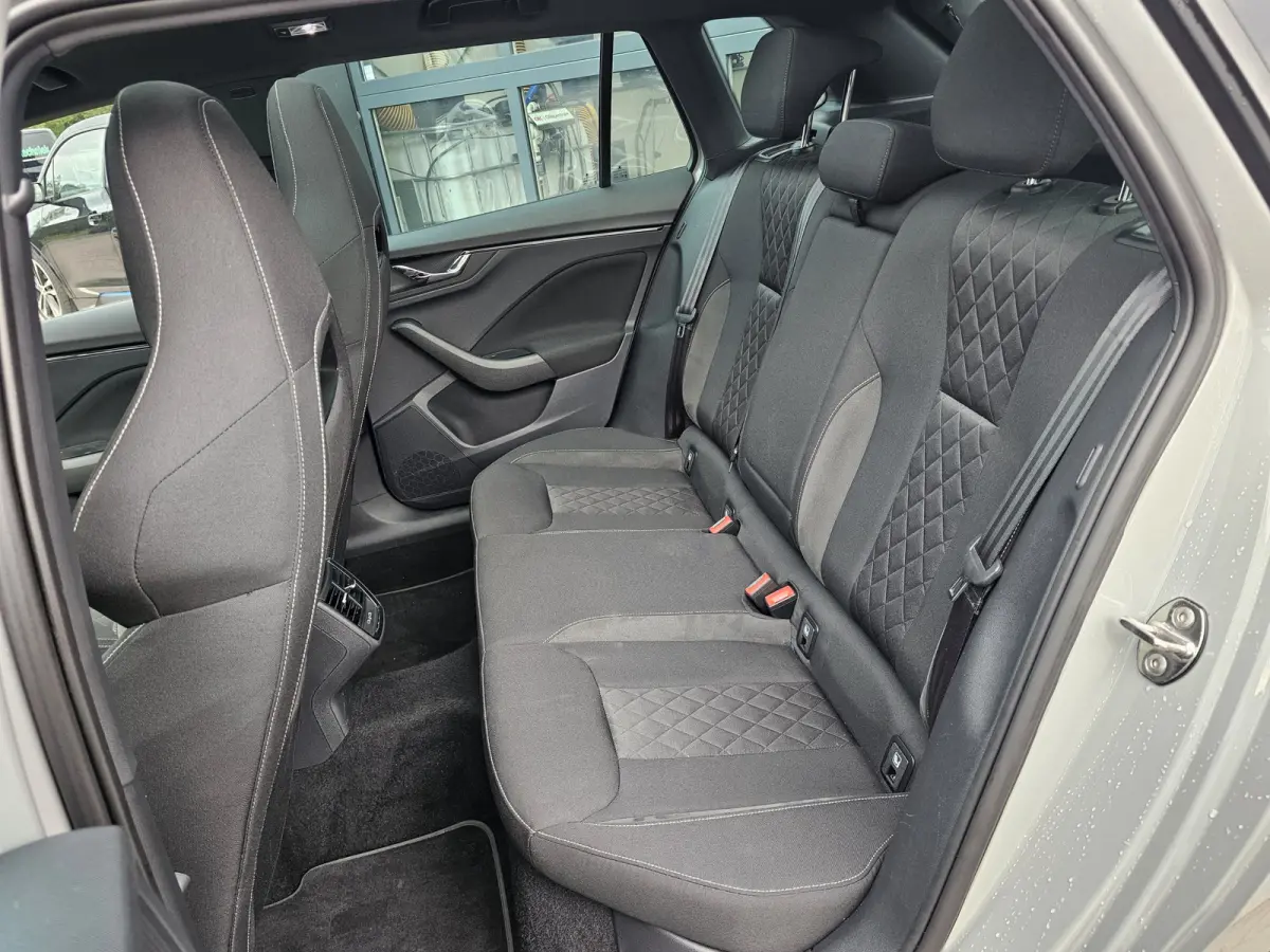 1.5 TSI ACT Sport Business | Automaat | Pano | Trekhaak | Black pack | Elek. achterklep | App-connect | Lane Assist | Sunset |