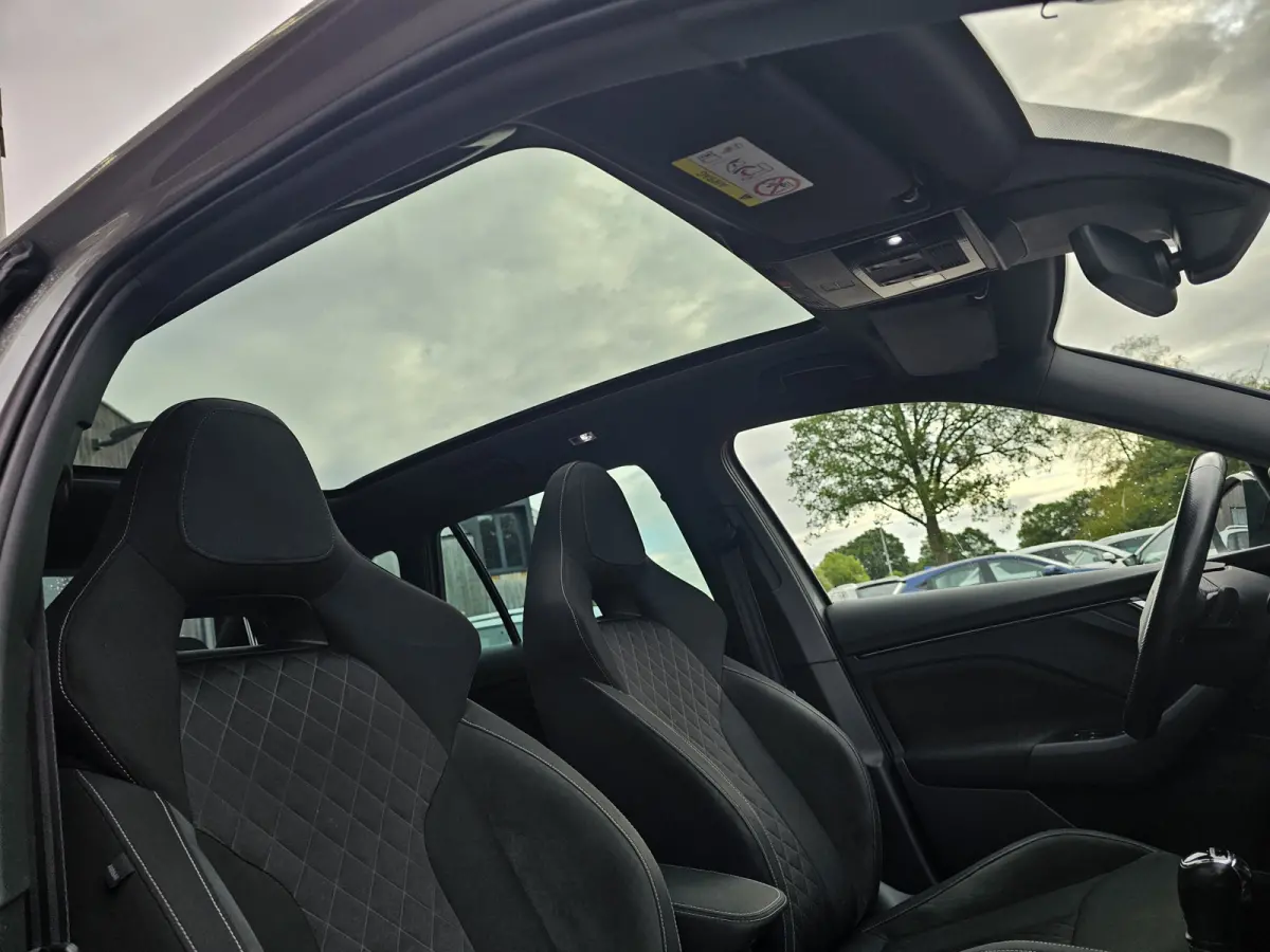 1.5 TSI ACT Sport Business | Automaat | Pano | Trekhaak | Black pack | Elek. achterklep | App-connect | Lane Assist | Sunset |