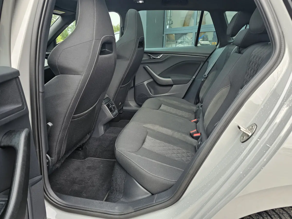 1.5 TSI ACT Sport Business | Automaat | Pano | Trekhaak | Black pack | Elek. achterklep | App-connect | Lane Assist | Sunset |