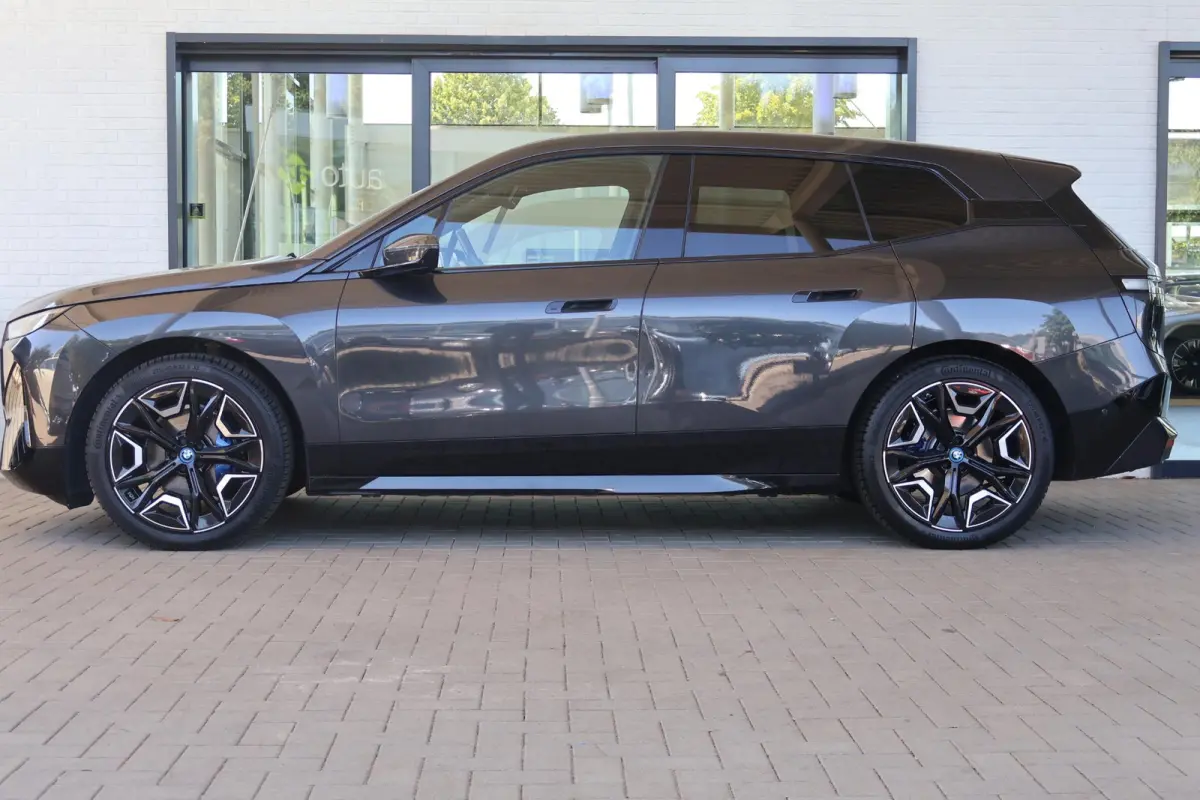 xDrive40 High Executive 77 kWh | SOH 95,4% | M Sport | Harman Kardon | Driving Assistant Professional | Sky lounge