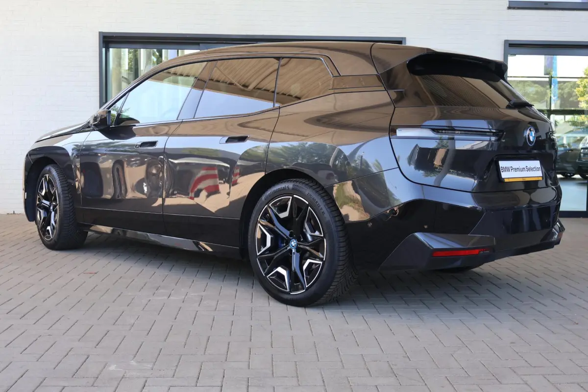 xDrive40 High Executive 77 kWh | SOH 95,4% | M Sport | Harman Kardon | Driving Assistant Professional | Sky lounge