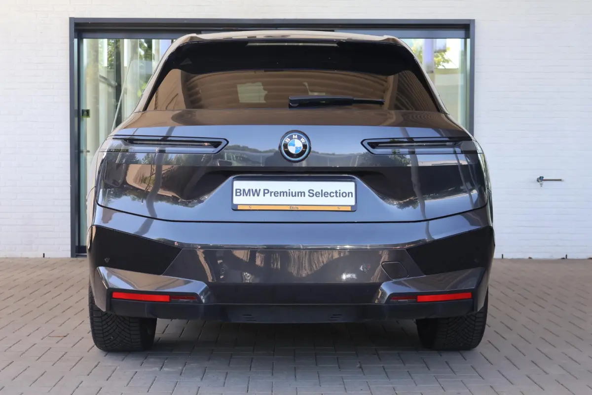 xDrive40 High Executive 77 kWh | SOH 95,4% | M Sport | Harman Kardon | Driving Assistant Professional | Sky lounge