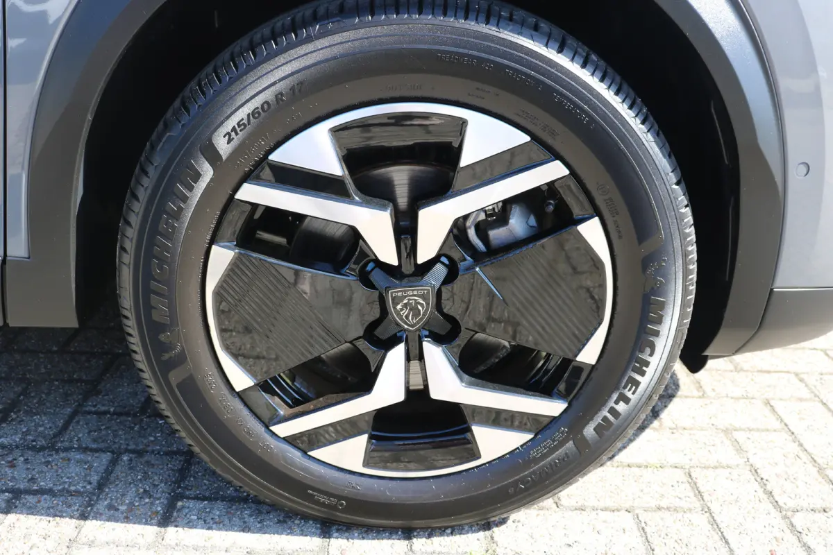 1.2 Hybrid 136 Allure | Navi | Keyless entry | Camera V+A | LMV | Ad. Cruise control | DAB |