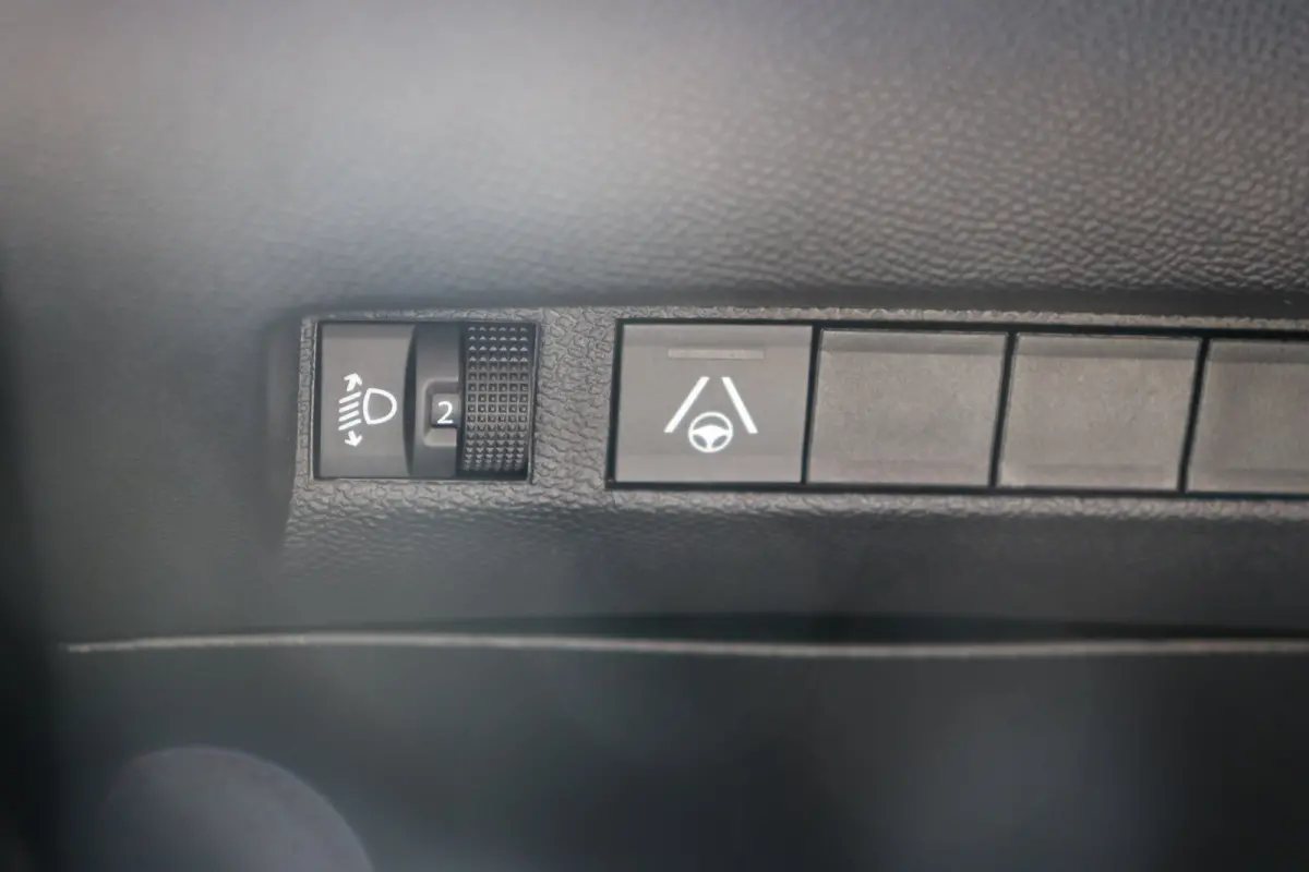 1.2 Hybrid 136 Allure | Navi | Keyless entry | Camera V+A | LMV | Ad. Cruise control | DAB |