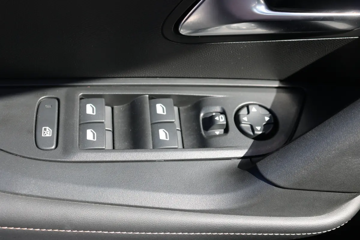 1.2 Hybrid 136 Allure | Navi | Keyless entry | Camera V+A | LMV | Ad. Cruise control | DAB |