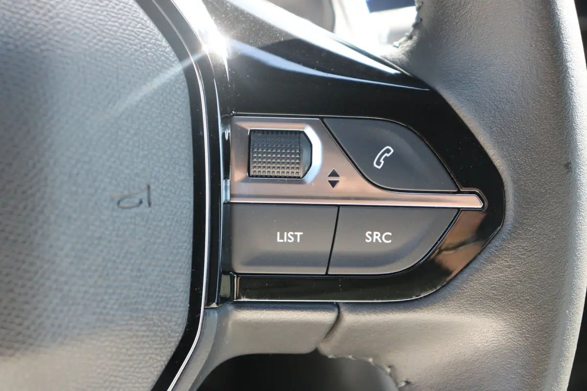 1.2 Hybrid 136 Allure | Navi | Keyless entry | Camera V+A | LMV | Ad. Cruise control | DAB |
