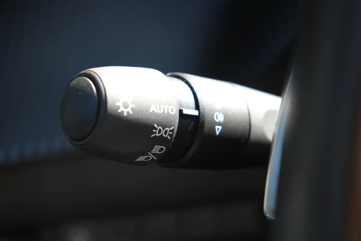 1.2 Hybrid 136 Allure | Navi | Keyless entry | Camera V+A | LMV | Ad. Cruise control | DAB |