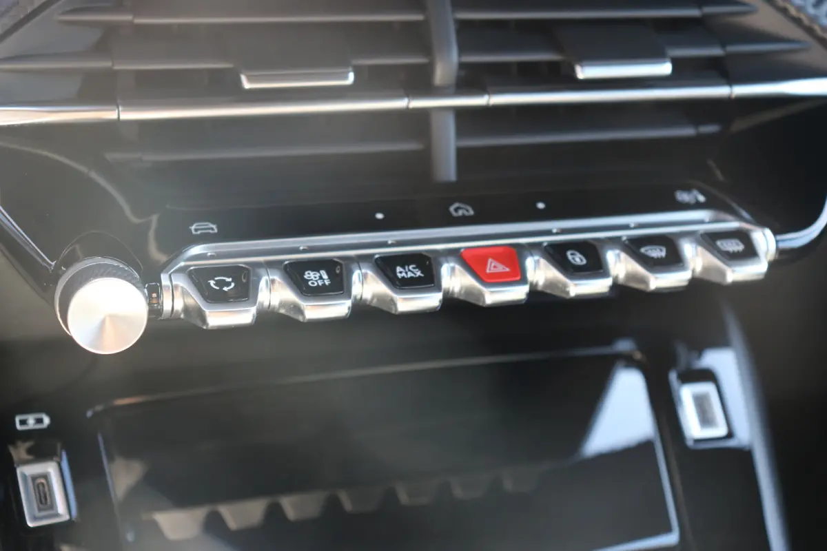 1.2 Hybrid 136 Allure | Navi | Keyless entry | Camera V+A | LMV | Ad. Cruise control | DAB |