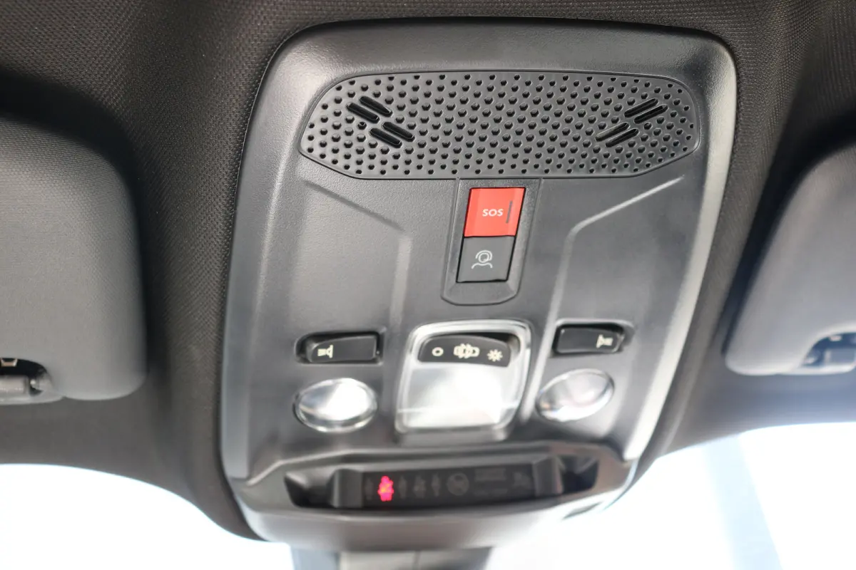 1.2 Hybrid 136 Allure | Navi | Keyless entry | Camera V+A | LMV | Ad. Cruise control | DAB |